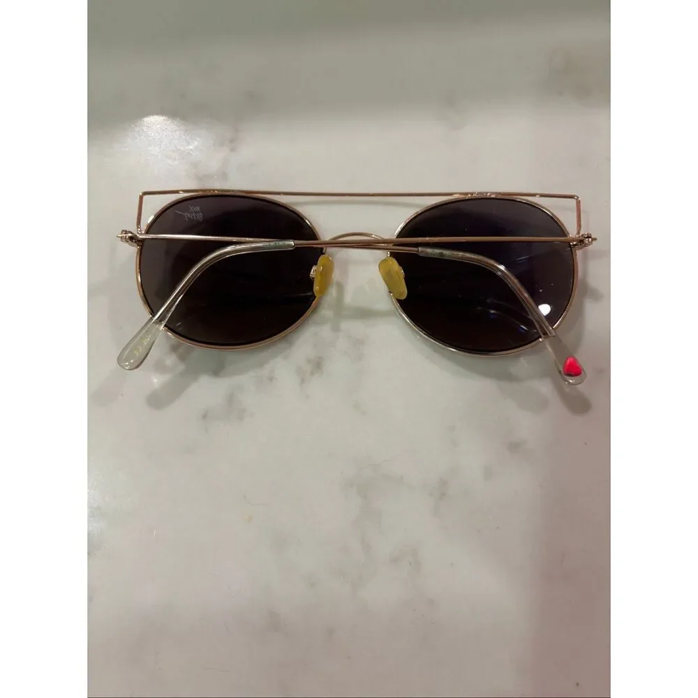 Betsy Johnson Sunglasses Gold Colored Rim‎ Round 5-1/8” Wide Heart Logo EUC