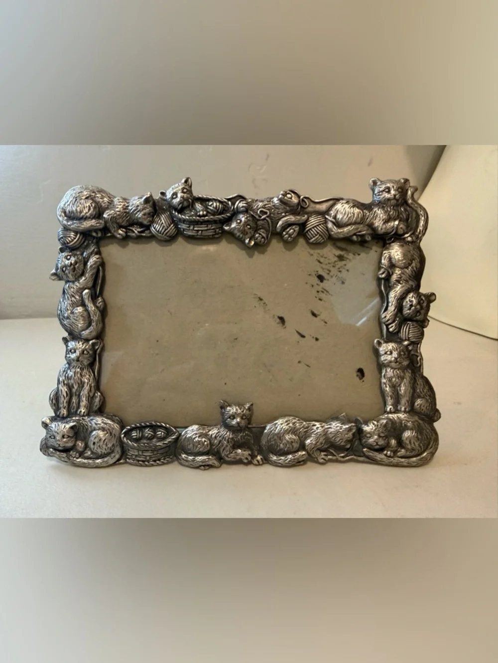 Vintage Embossed Pewter Kitty Cats Playing Photo Frame 4 x 6” Photo Cat‎ Kitten