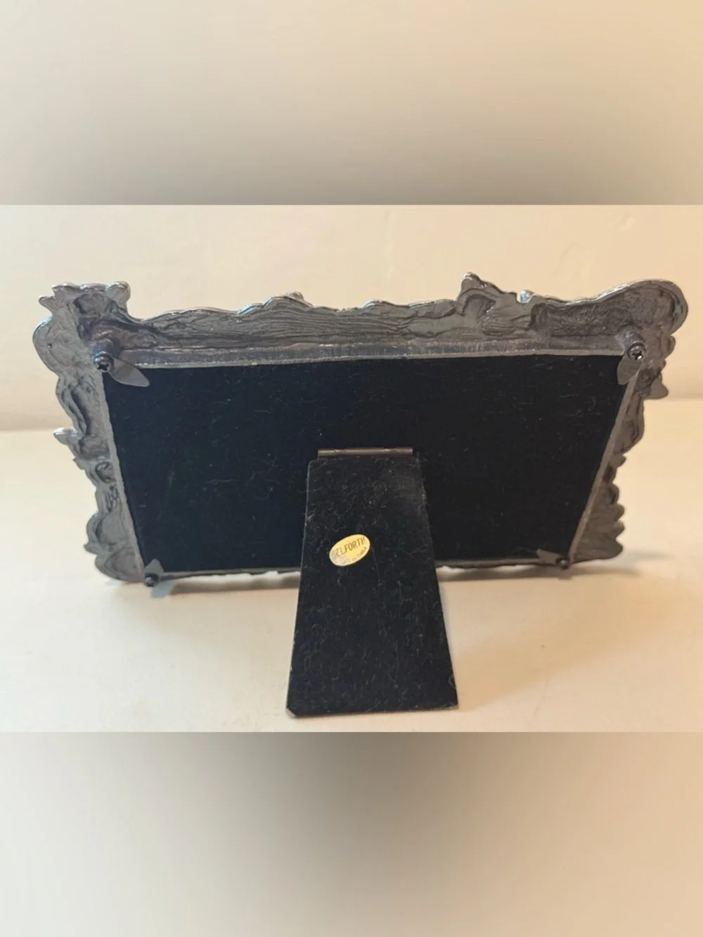 Vintage Embossed Pewter Kitty Cats Playing Photo Frame 4 x 6” Photo Cat‎ Kitten