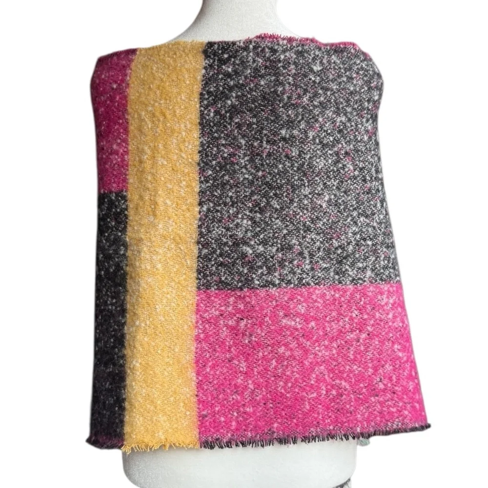 NWT Colorful‎ Fuchsia Scarf