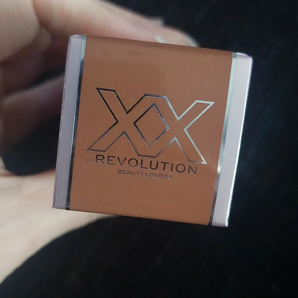 Makeup Revolution new seal