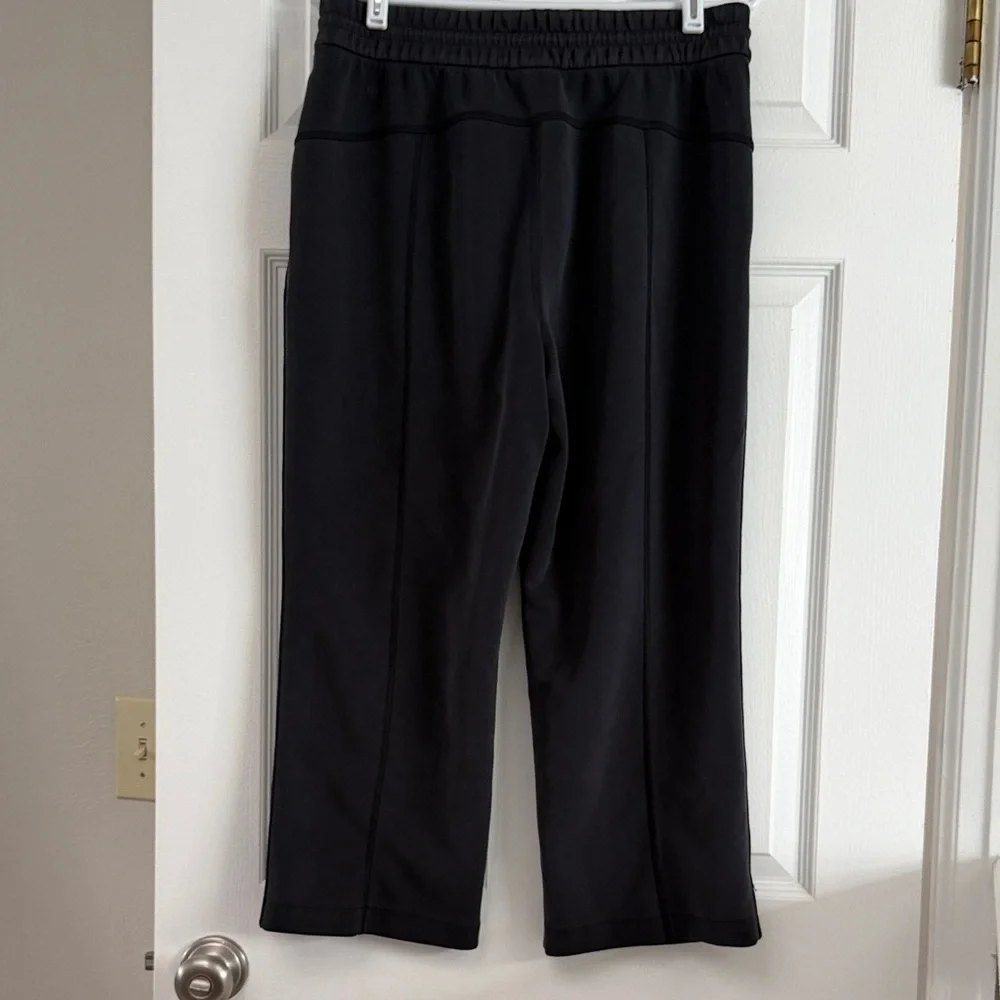 Lululemon size 10 Softstreme High-Rise Straight-Leg Cropped Pant Black