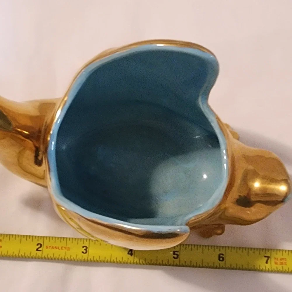 The Unbranded Brand 1950 gold