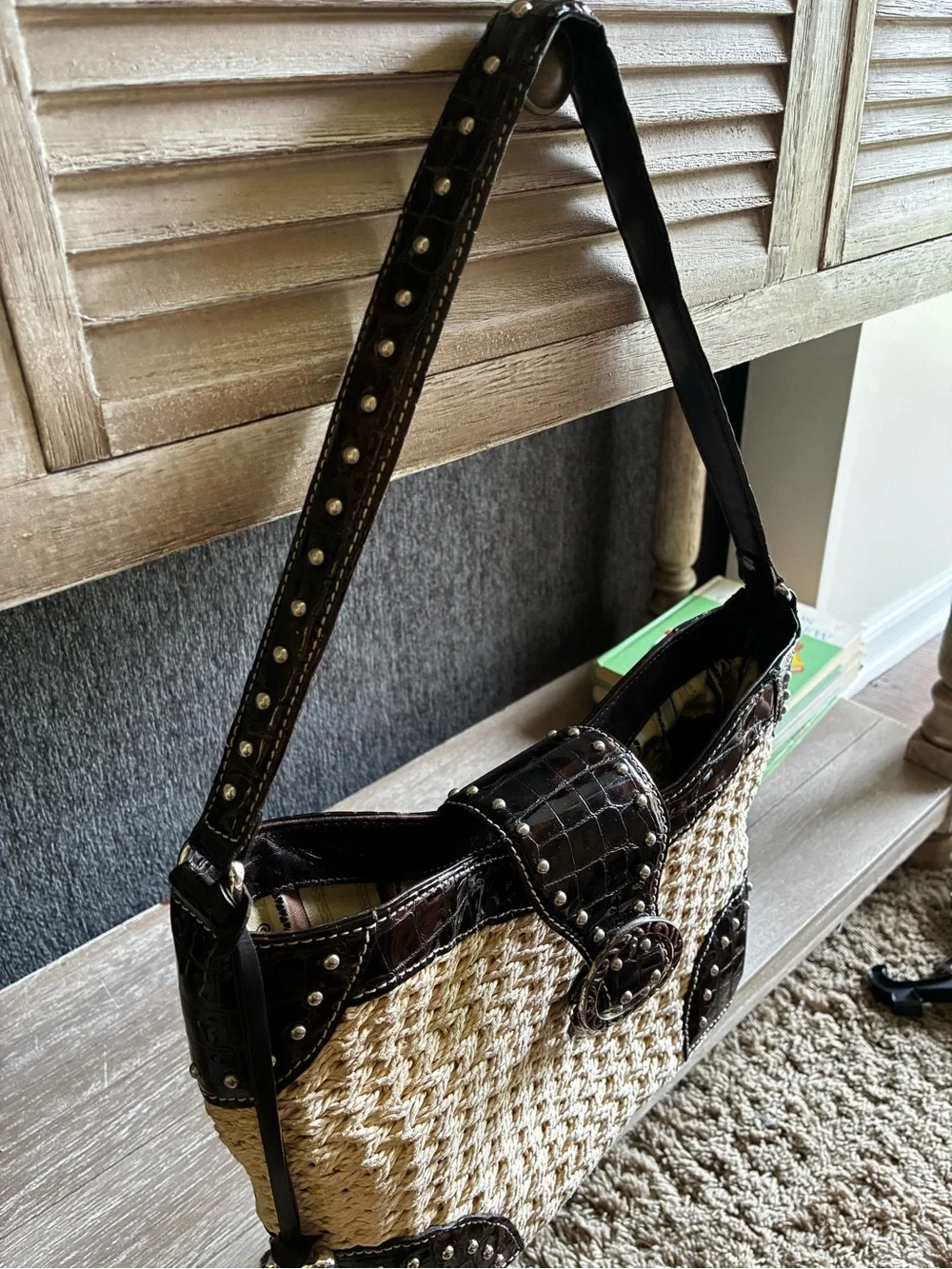 Brighton dark trim cream