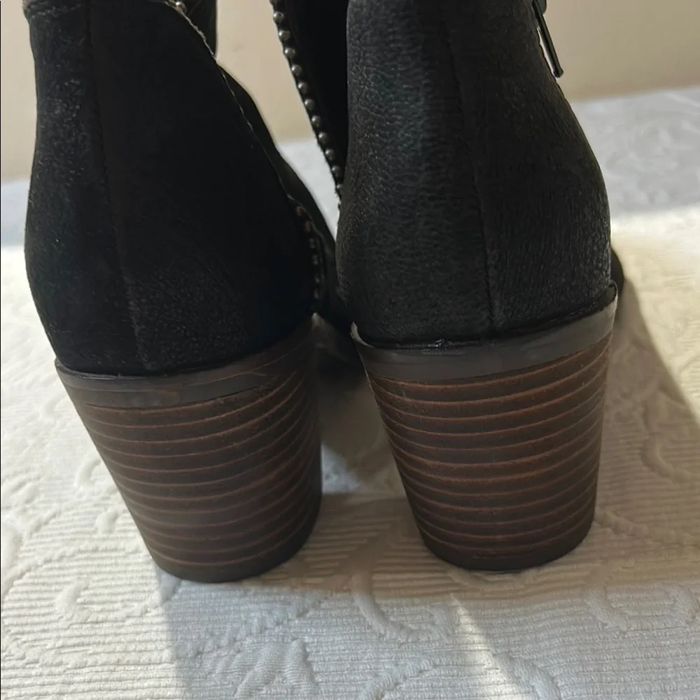 Lucky Brand Black Ankle Booties with Studded Detail size 6