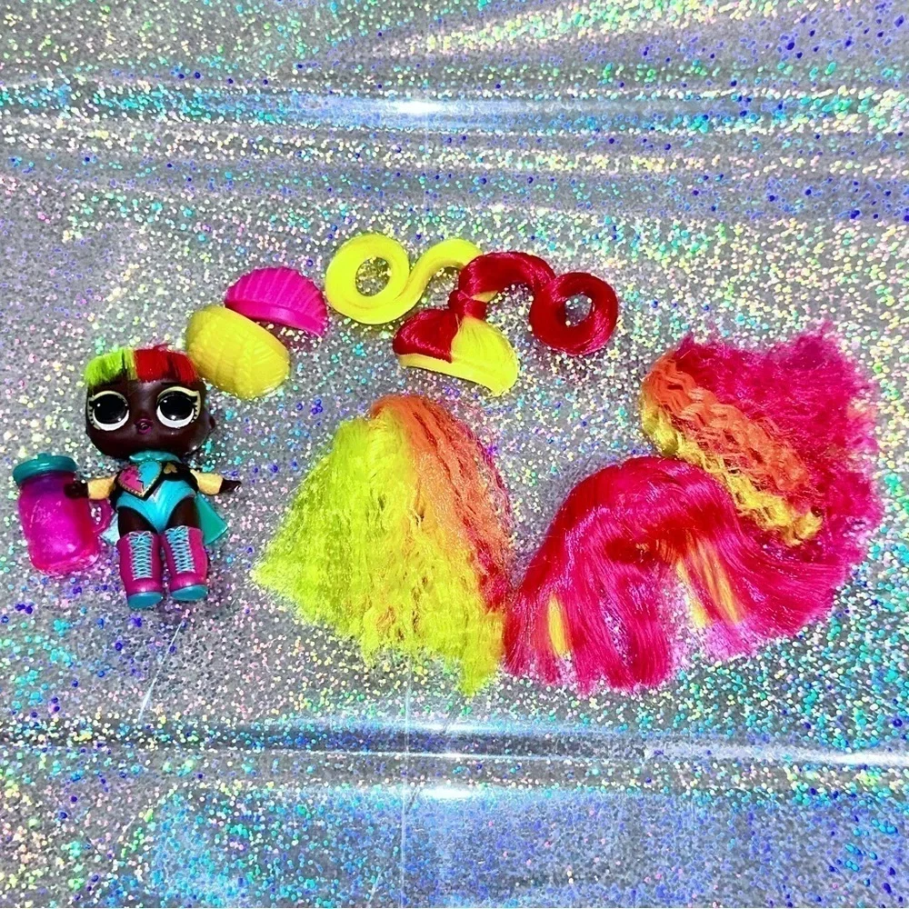 L.O.L. SURPRISE! Hairvibes Glow Grrrl Doll Outfit/Wigs/Cape/Belt/Shoes/Bottle
