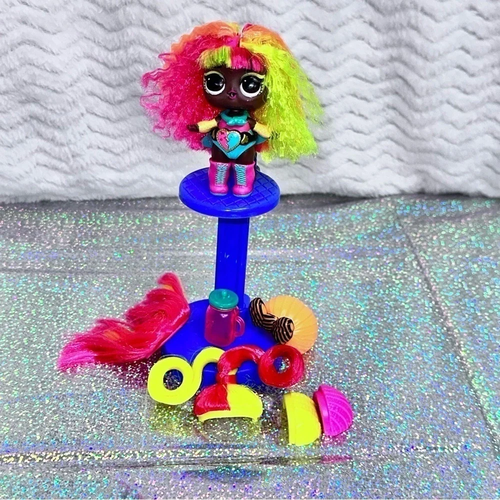 L.O.L. SURPRISE! Hairvibes Glow Grrrl Doll Outfit/Wigs/Cape/Belt/Shoes/Bottle
