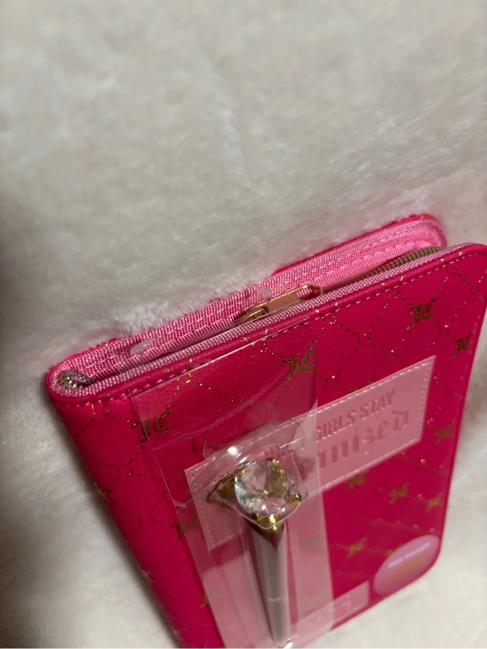 Juicy Couture 6” 9”