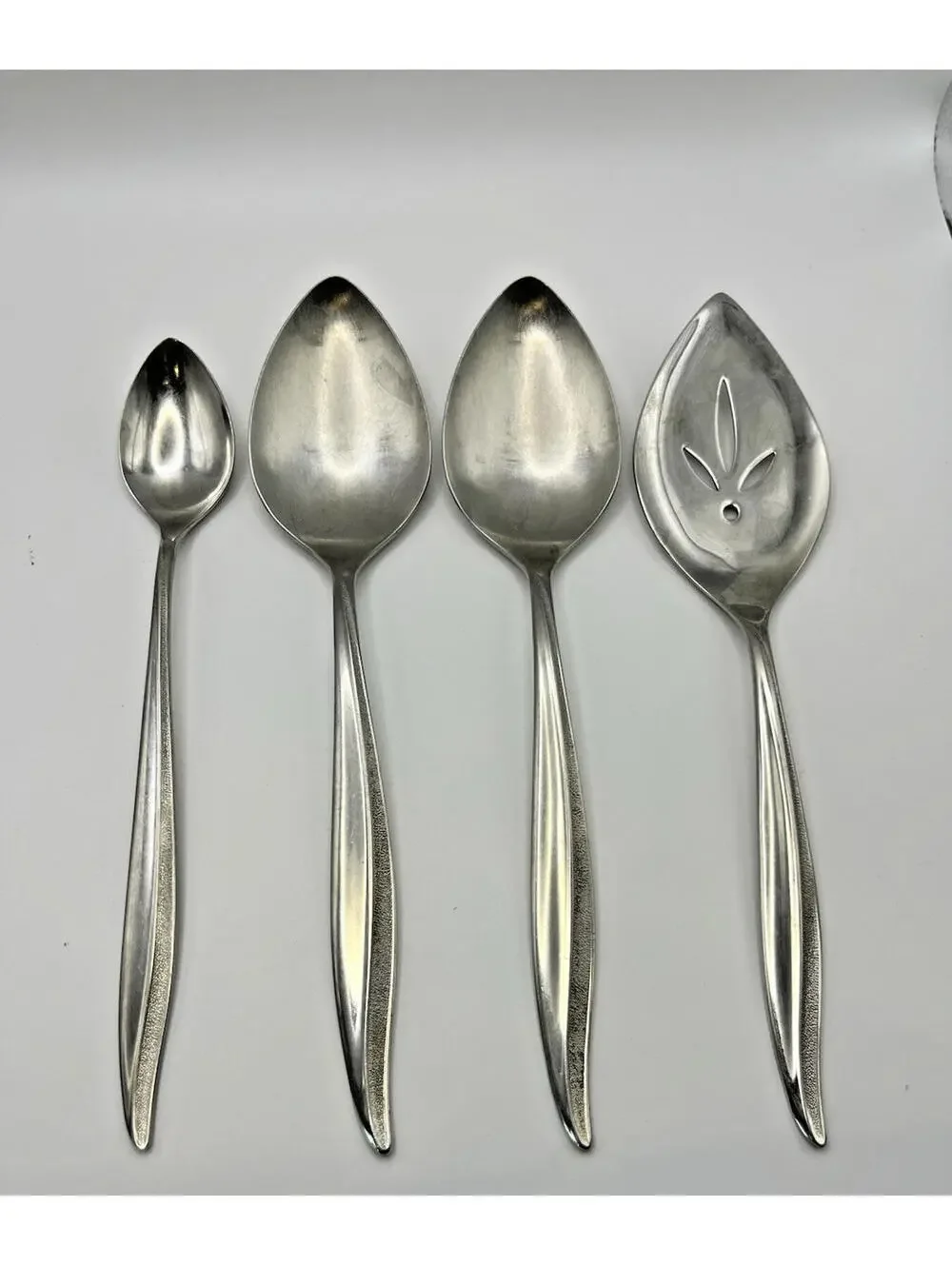Oneidacraft Deluxe Textura VTG Stainless Misc Bundle of 4 Serving pcs 2473.2