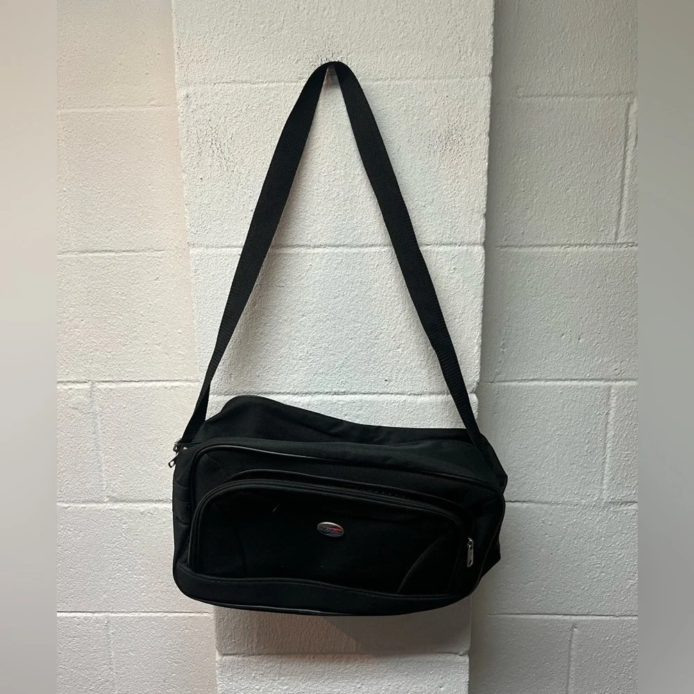American Tourister Black Messenger Bag
