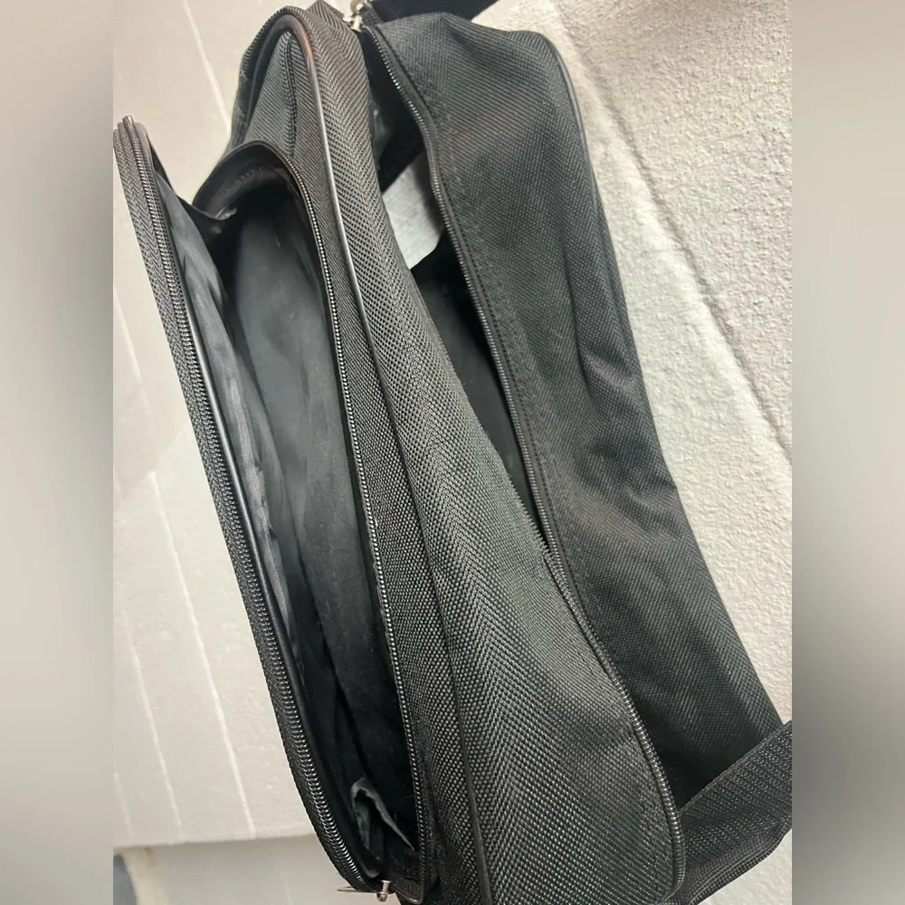 American Tourister Black Messenger Bag