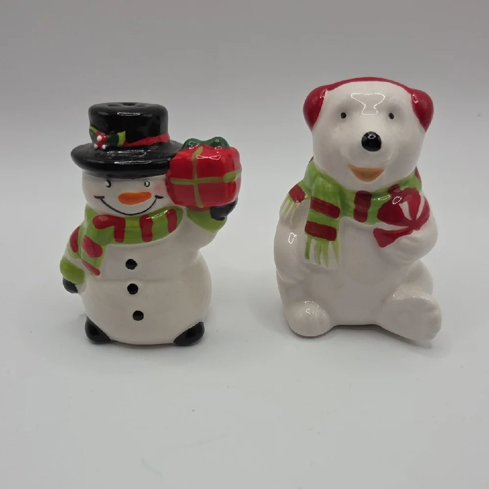 Salt And Pepper Shakers Snowman and Polar Bear