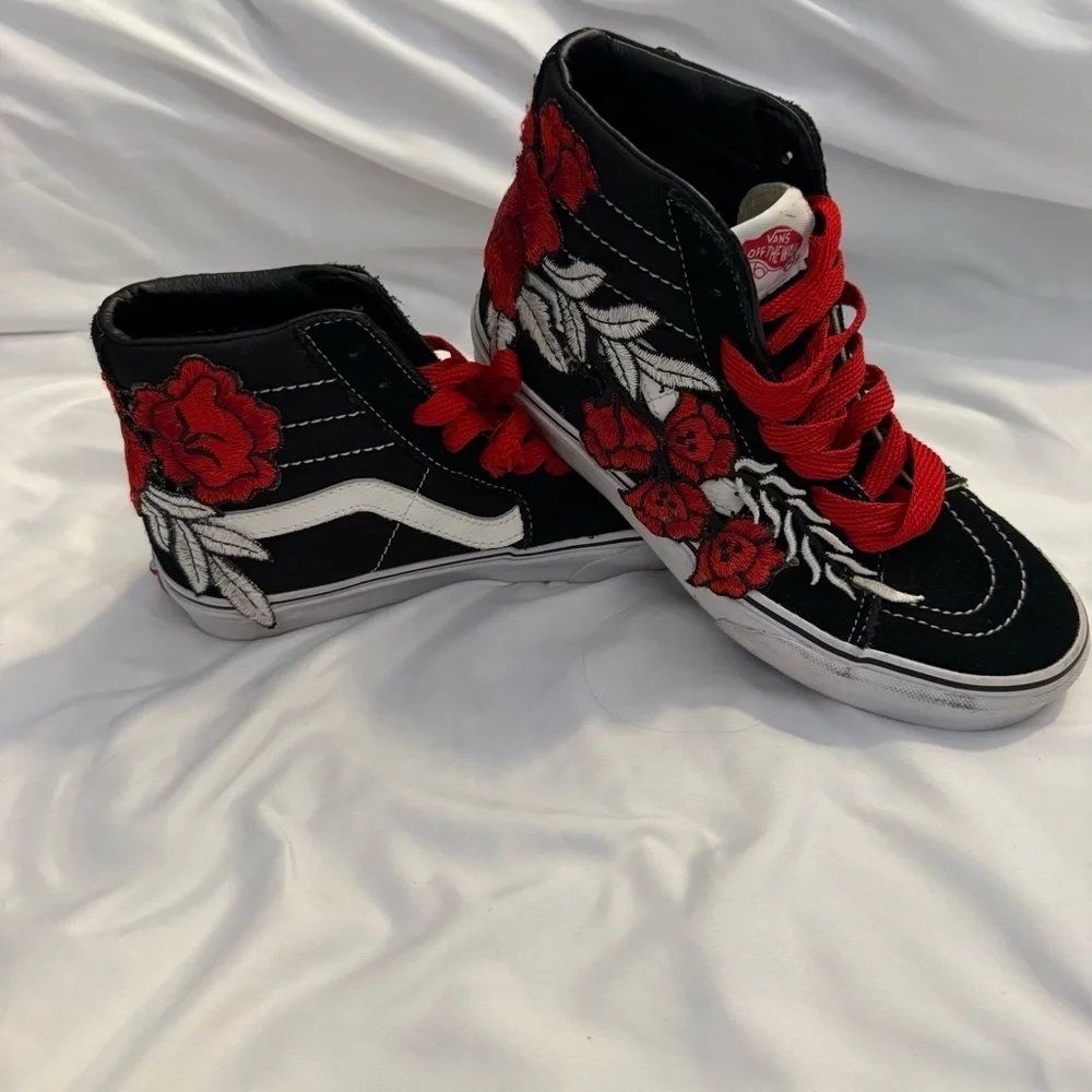 EUC Vans Custom “Frozen Rose” Embroidered High-top Sk8hi W7/M5.5