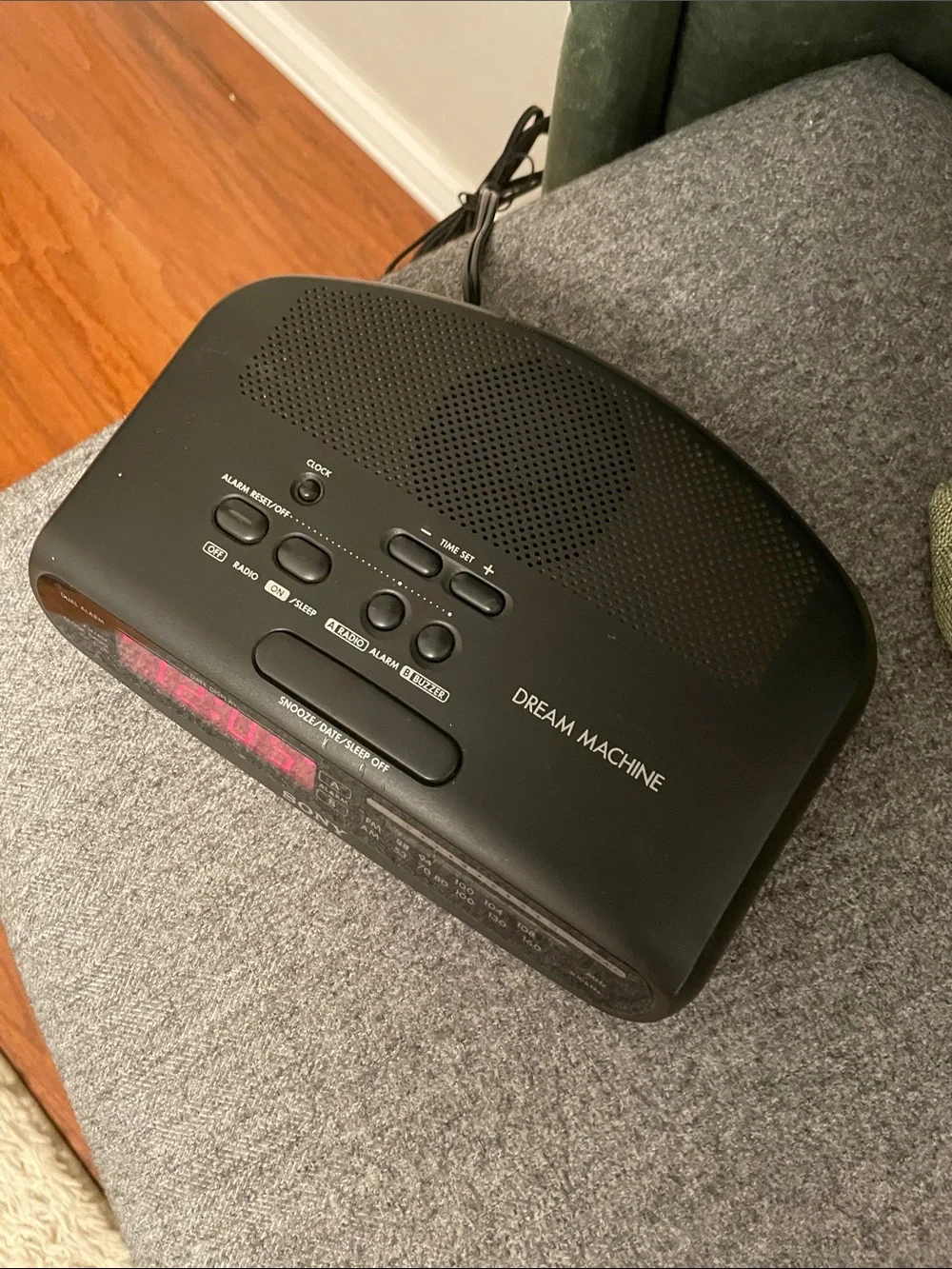 Sony DREAM MACHINE FM/AM Clock Radio ICF-C370 Great Working Condition