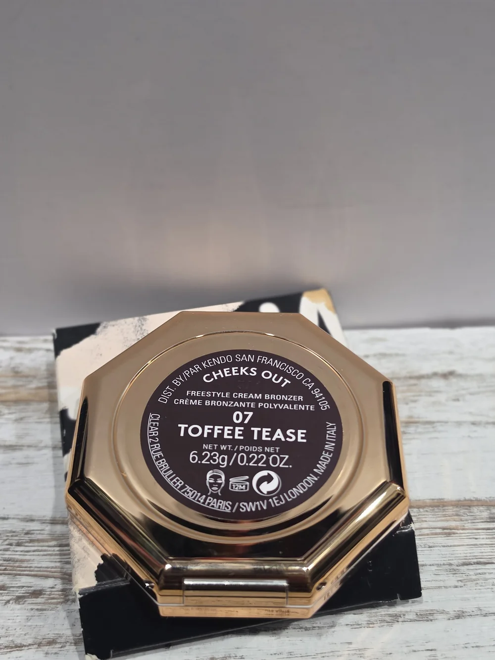 Fenty Beauty definition finish bronzer