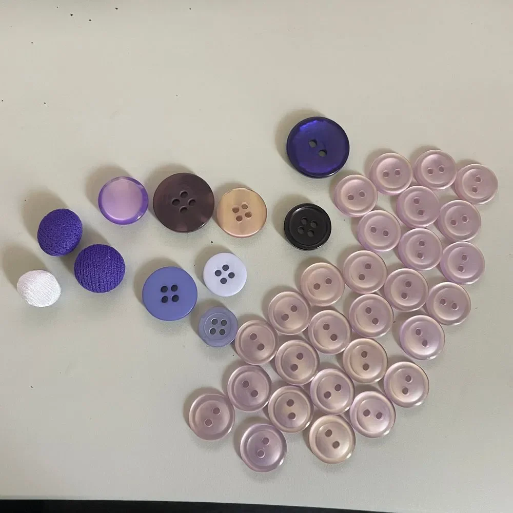 Lot sewing Clothing buttons purple lilac fabric plastic‎  varied sizes