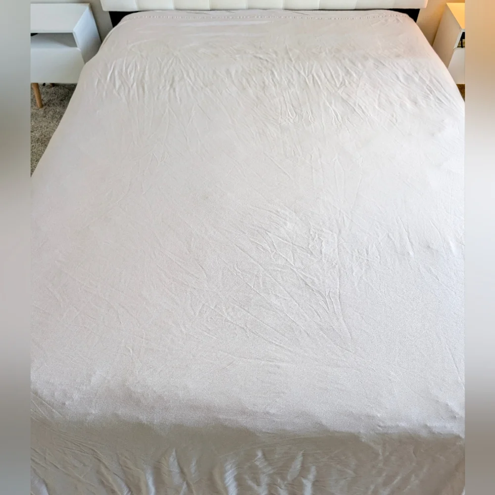 Cariloha Beige Queen Flat Sheet Sateen 100% Viscose From Bamboo Matte Flowy