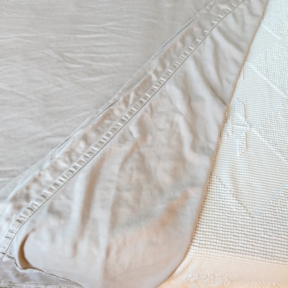 Cariloha Beige Queen Flat Sheet Sateen 100% Viscose From Bamboo Matte Flowy