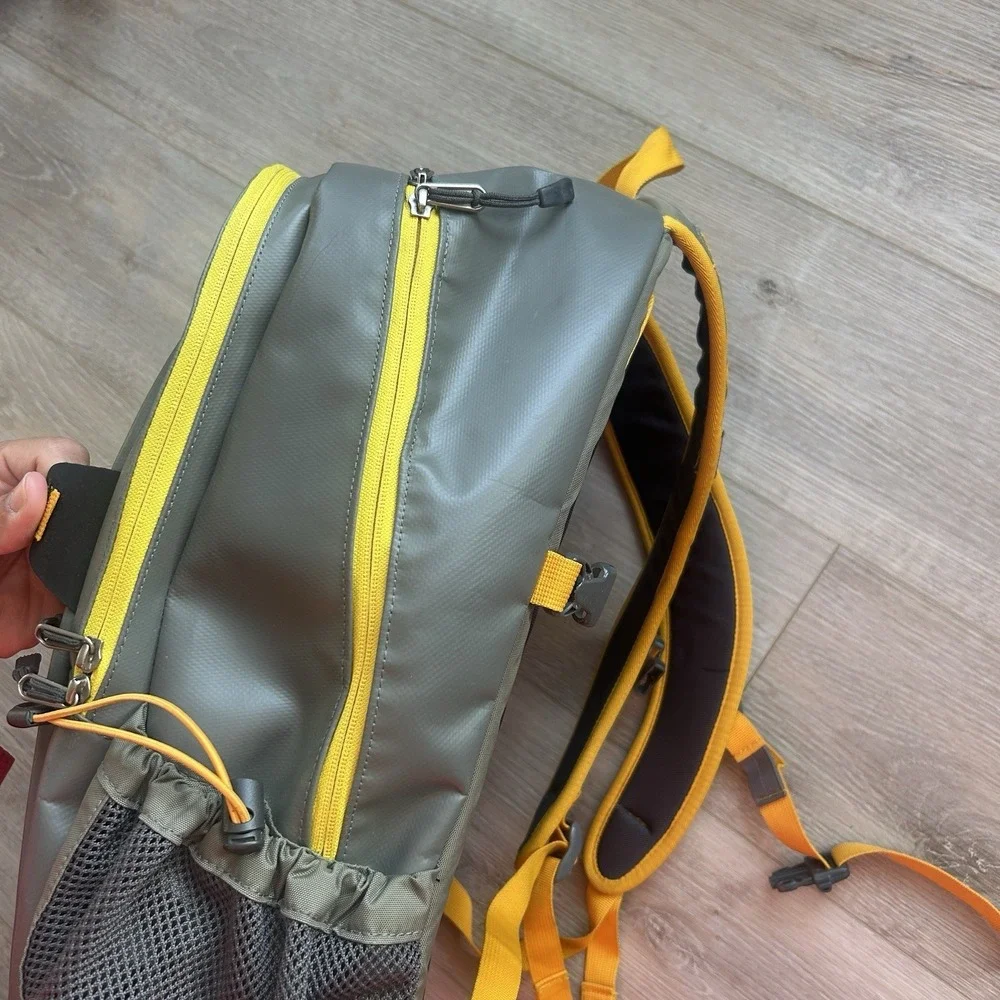 The North Face Hot Shot Backpack Book bag Travel Weekend School YELLOW/GREY