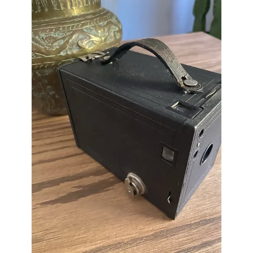 Antique 1920s Kodak Brownie No 2 Model F Box Camera