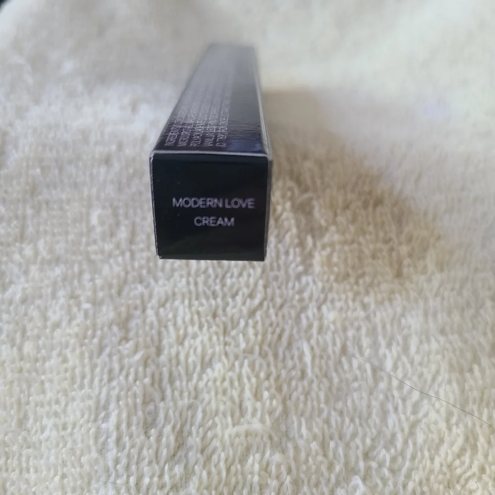 Kevyn Aucoin enhance your