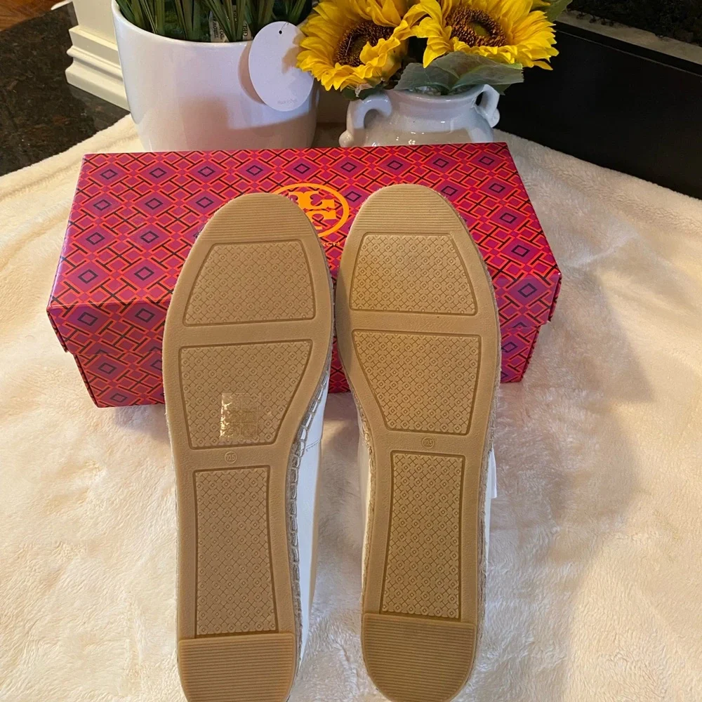 ✨NEW✨Tory Burch White and Black Espadrilles