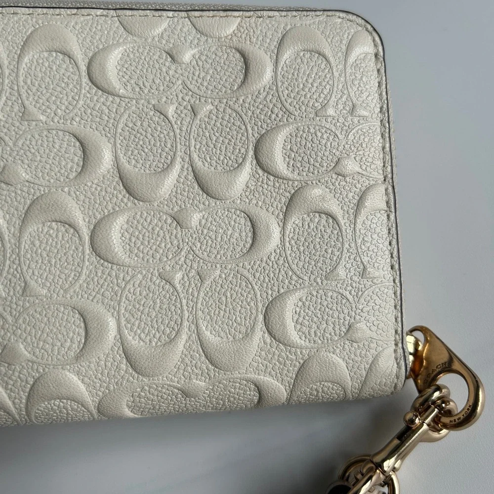 Coach Signature Embossed Chalk White Pebbled Leather Wristlet Excellent