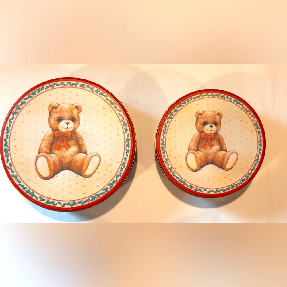 Vintage Christmas Cookie Tins Christmas‎ Around the World (House of Lloyd)