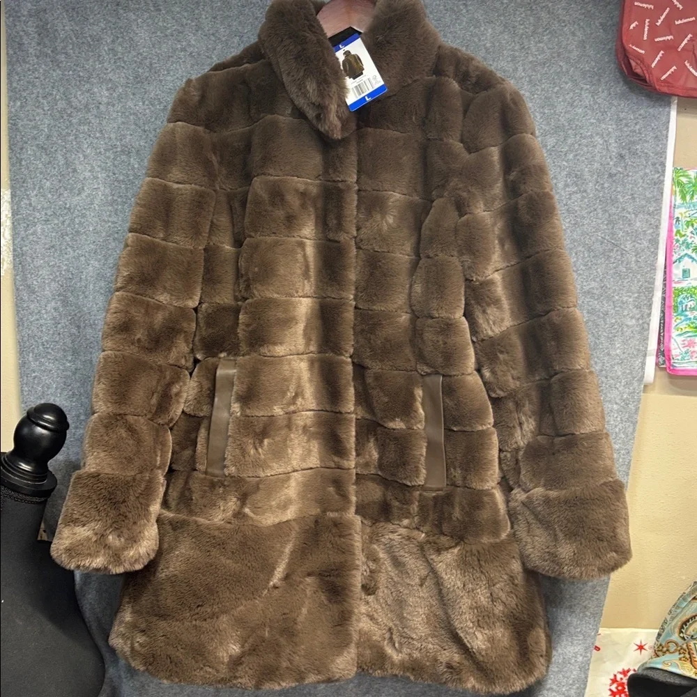 Jones New York Taupe faux fur lined full hook closer coat size large NWT