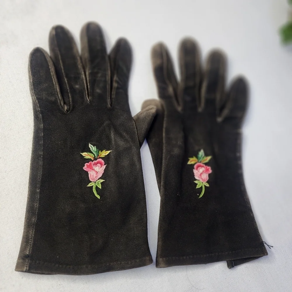 Vintage Kidskin Leather Gloves with Embroidered Flower