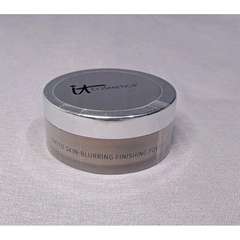 IT Cosmetics Bye Bye Pores Finishing Powder Medium Tinted Sealed 2.7g