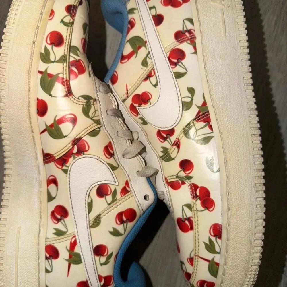 Nike Air Force 1 Low Cherry GS‎ Size 7Y no box