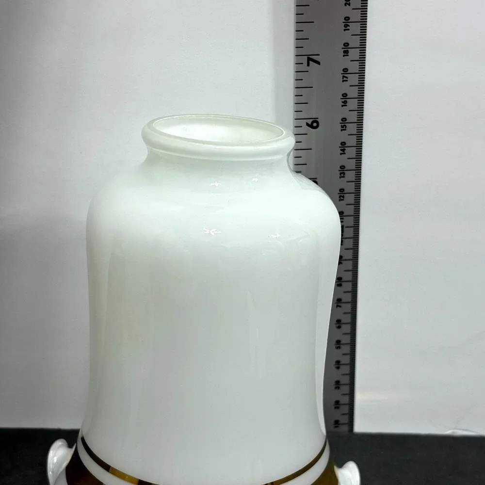 The Unbranded Brand vintage shade