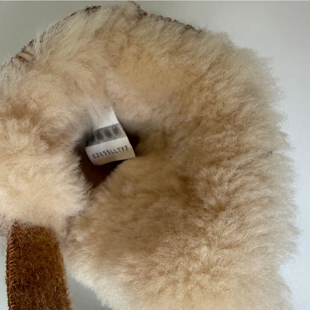 UGG Infant‎ Erin Suede Shearling Lined Boots USA Size 2 / 3 Uggs Chestnut Ugg