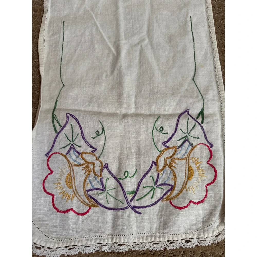 Vintage Hand Embroidered Floral Linen Table Runner White Lace Trim 32x11 1061