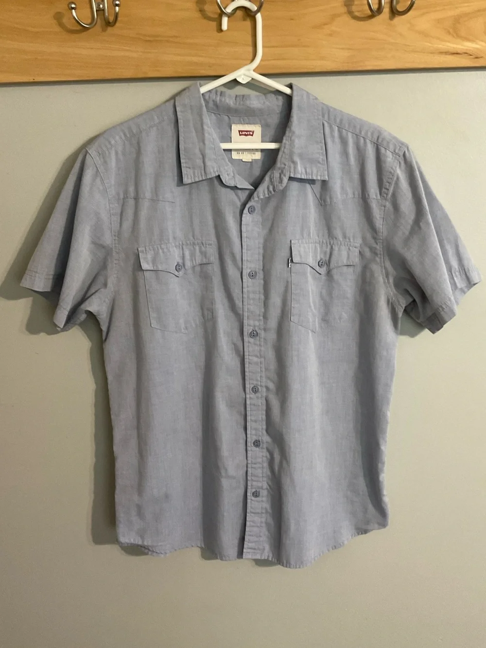Levi's Men's Classic Western Athletic Fit Short Sleeve Button-Down Shirt - Large