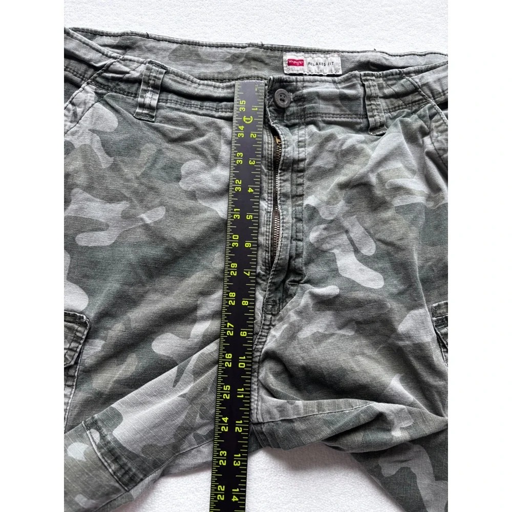 Wrangler Cargo Shorts Mens 38 Grey Camo Relaxed Fit Stretch Ripstop Utility