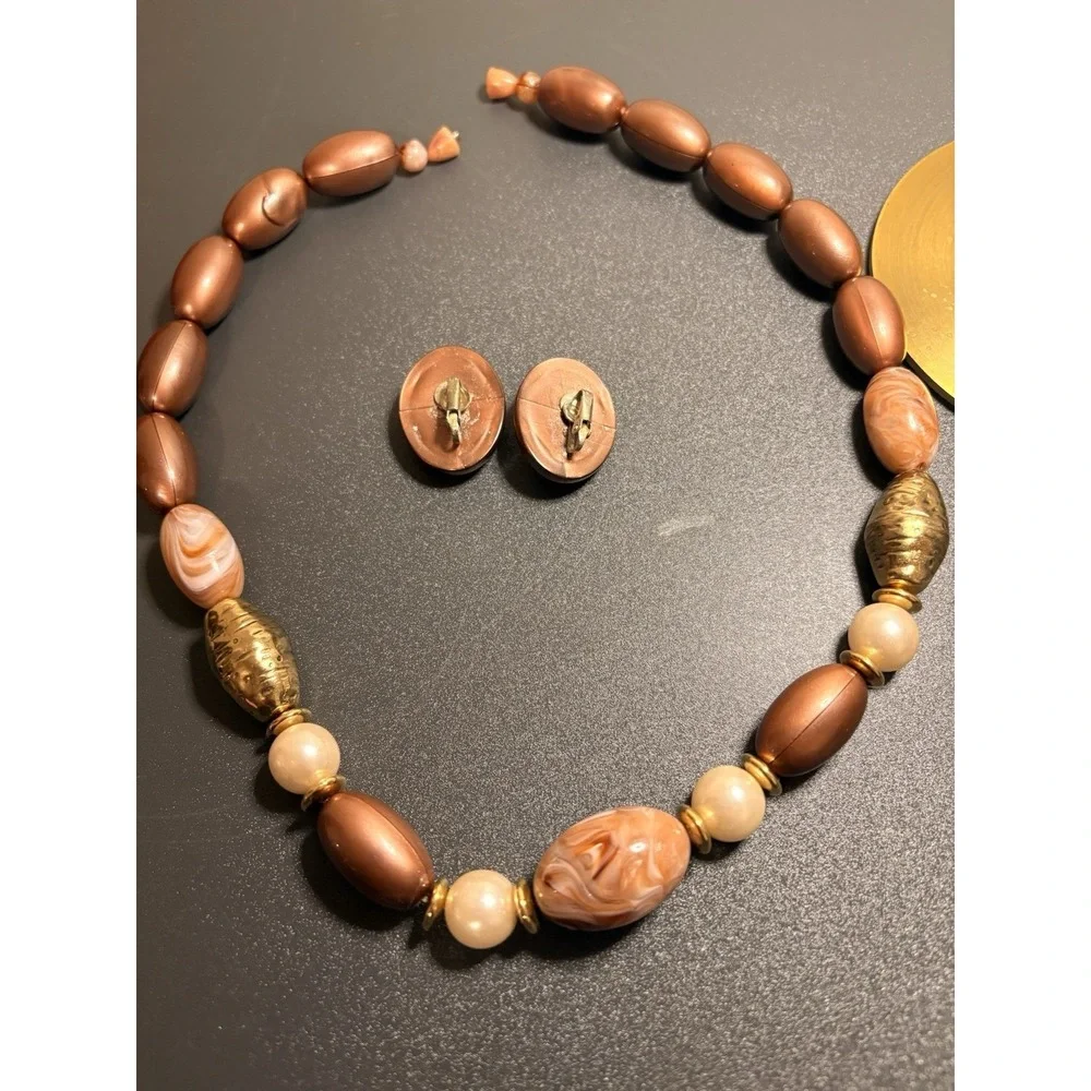 The Unbranded Brand 1980 jewelry