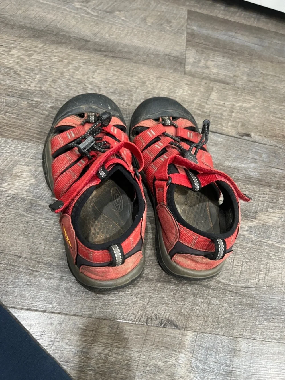 Keen sturdy closed