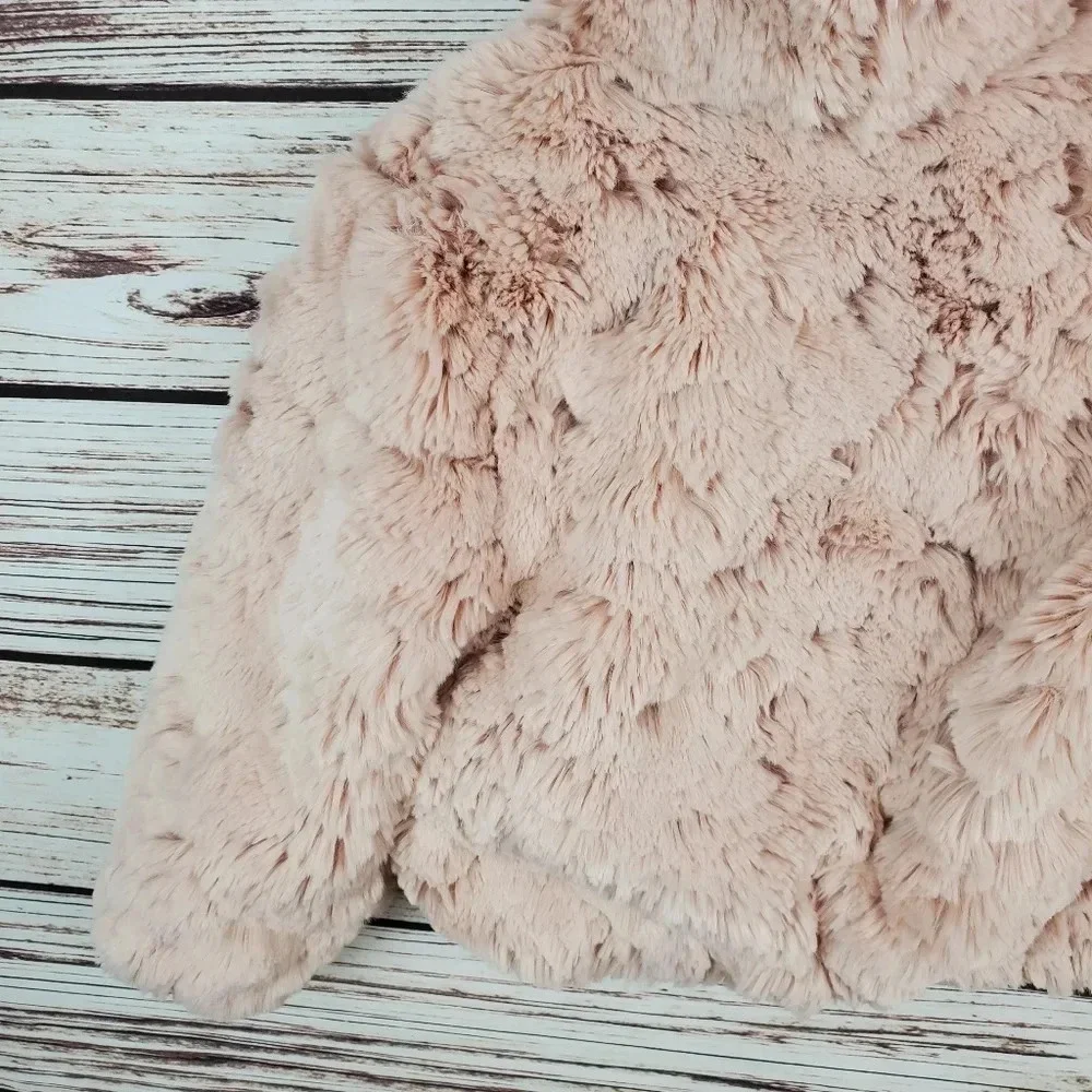 donna salyers fabulous furs concerns laying