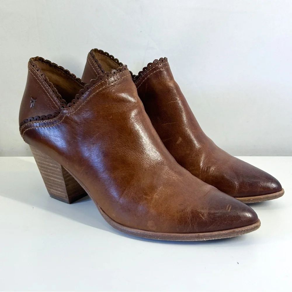 Frye Reed Brown Leather Scallop Trim Heeled Ankle Booties Size 9