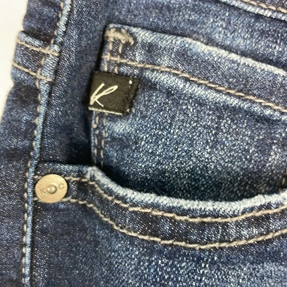 Kancan Jeans. Women’s Mid Rise Ultra Distressed Boyfriend Jeans. Size 29.