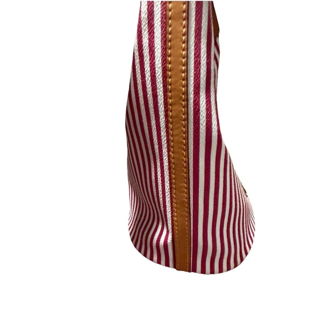 Dooney & Bourke this bag