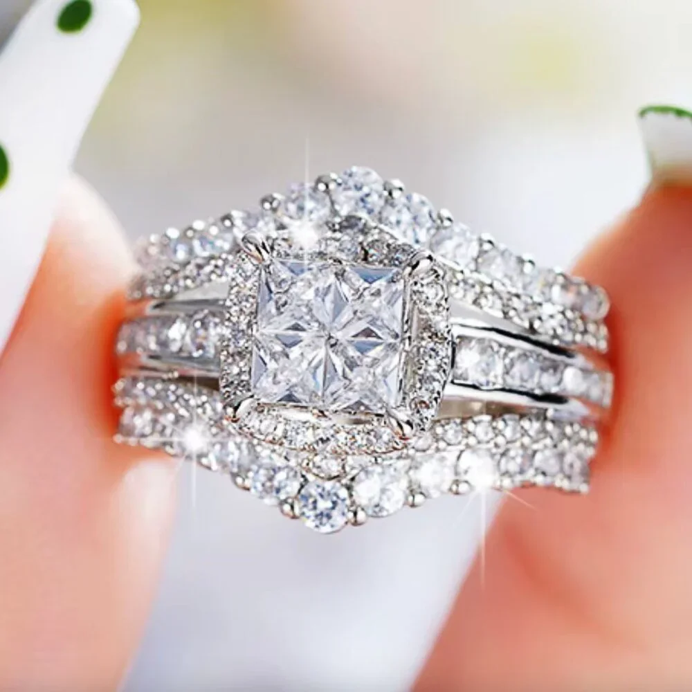 NEW 18k White Gold Diamond Ring Princess Cut Round Cut Thick Band