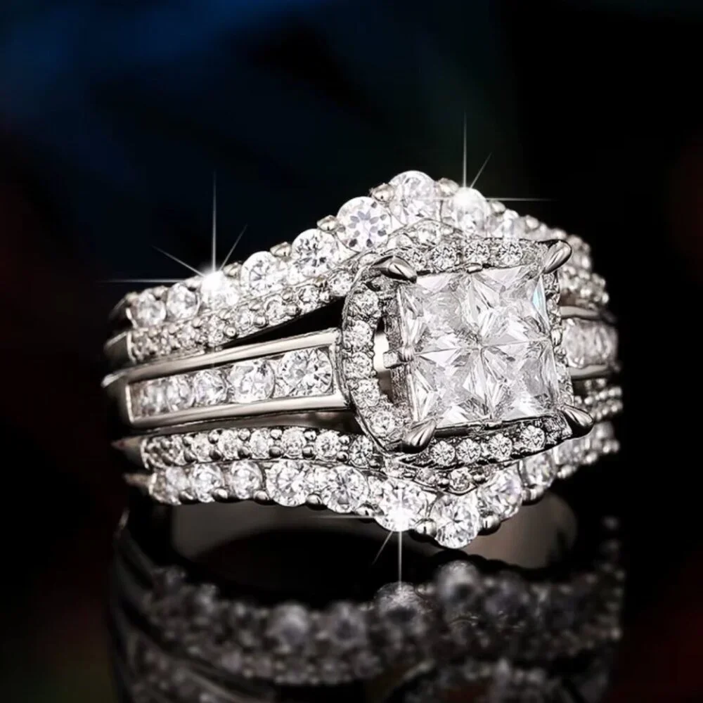 NEW 18k White Gold Diamond Ring Princess Cut Round Cut Thick Band