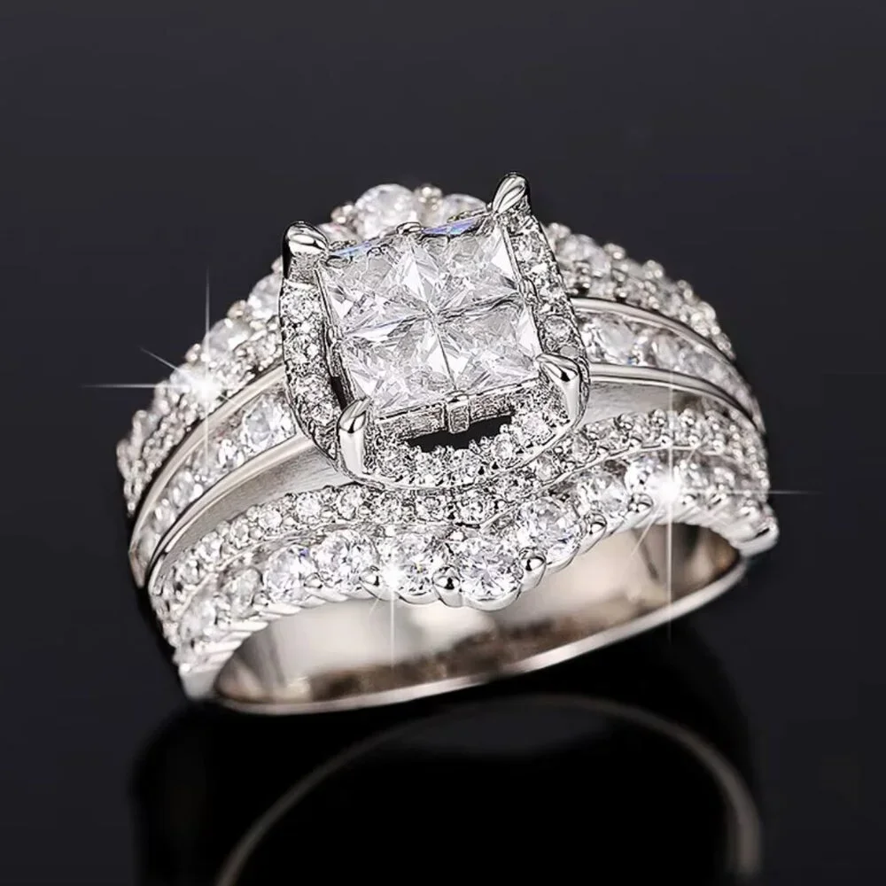 NEW 18k White Gold Diamond Ring Princess Cut Round Cut Thick Band