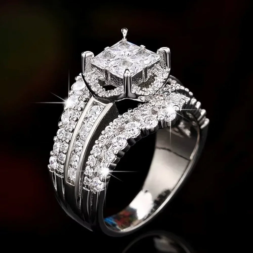 NEW 18k White Gold Diamond Ring Princess Cut Round Cut Thick Band