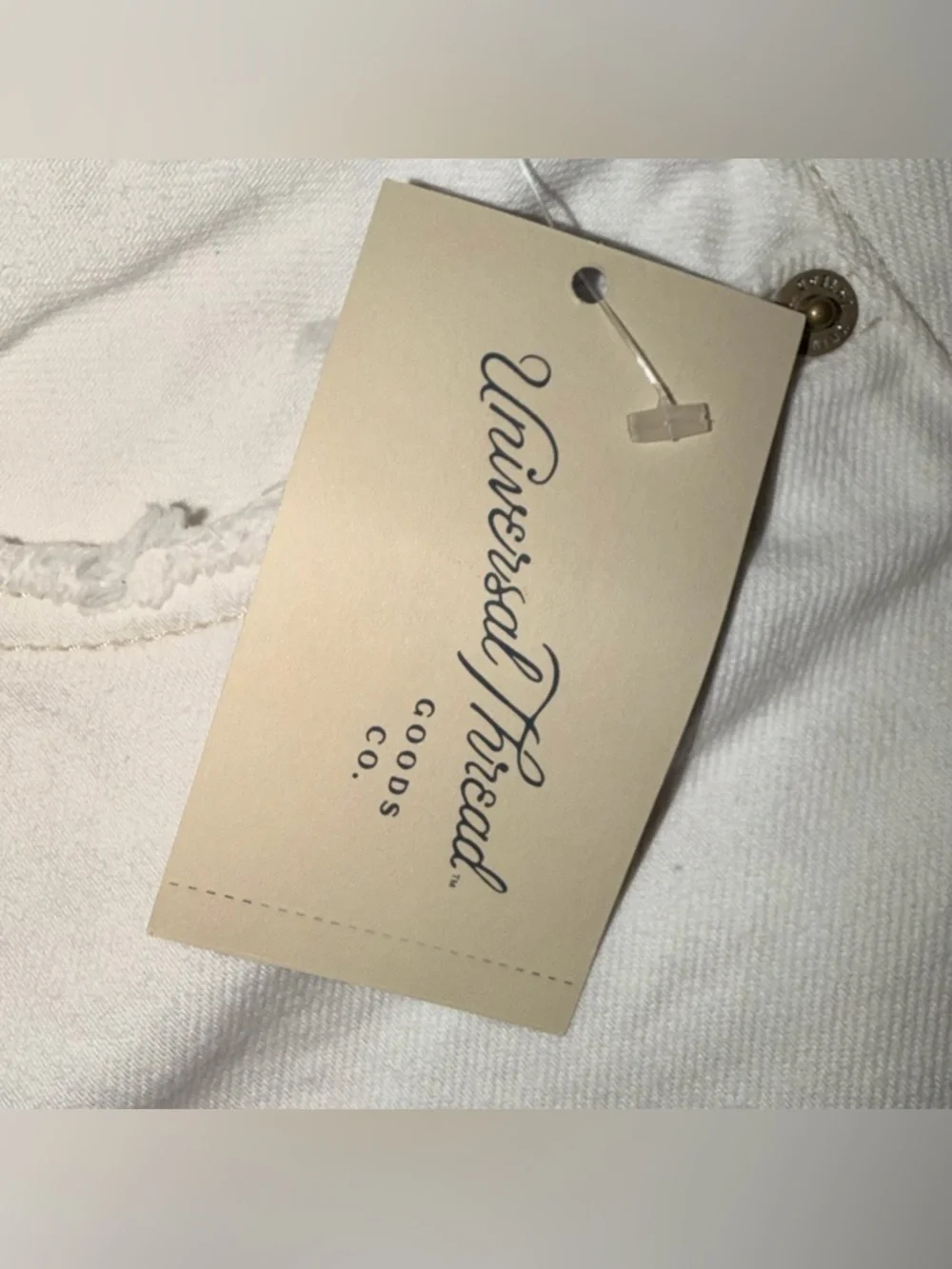 Universal Thread clean white