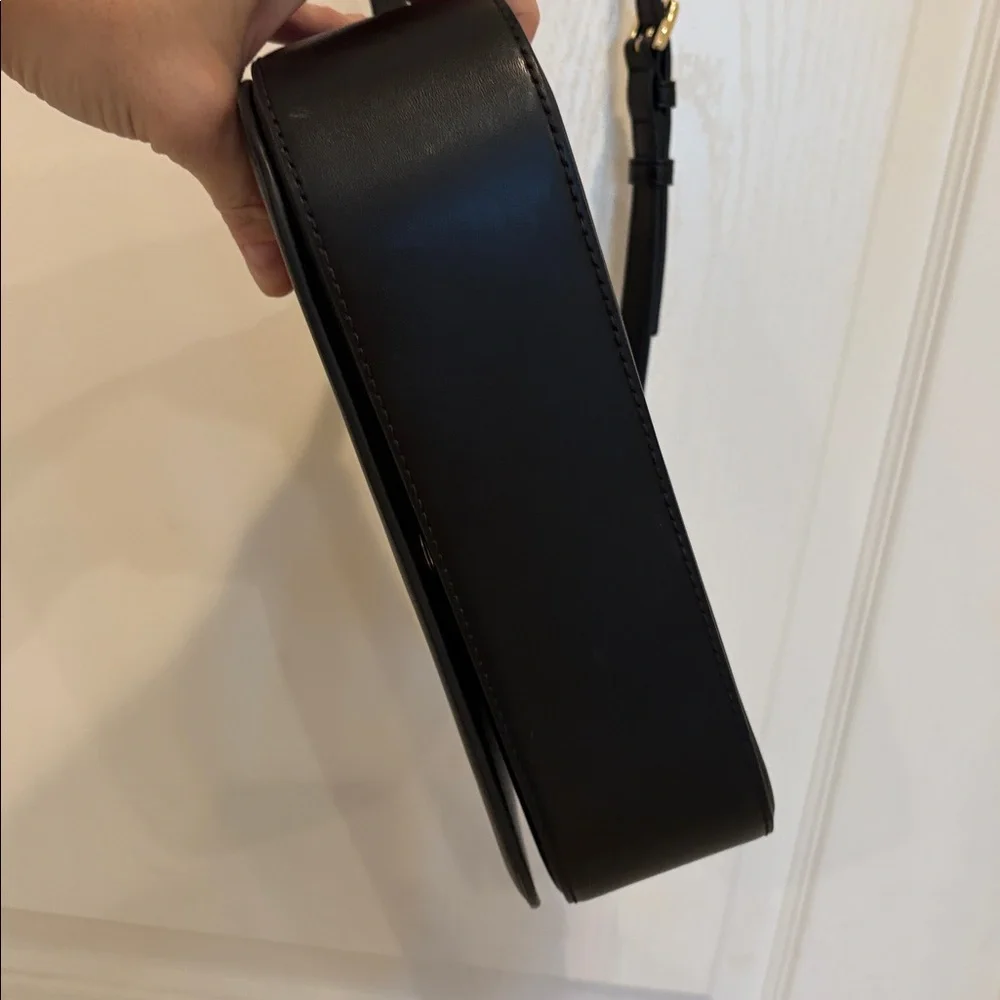 NWOT Michael Kors Jet Set East West‎ Crossbody Gold Tone hardware Black