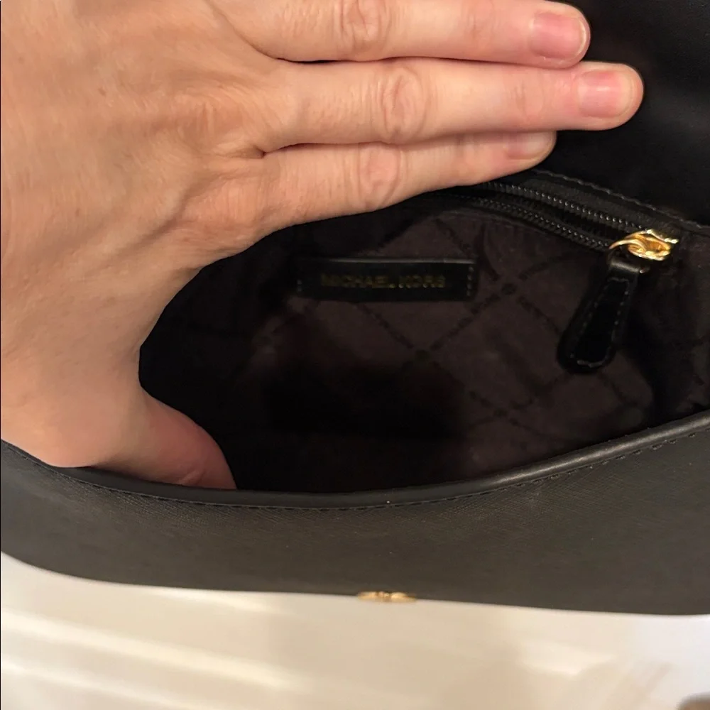 NWOT Michael Kors Jet Set East West‎ Crossbody Gold Tone hardware Black